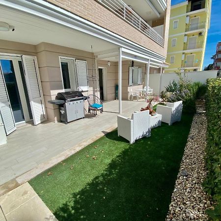אלבה אדריאטיקה Appartamento Al Mare Con Giardino, Spiaggia E Piscina מראה חיצוני תמונה