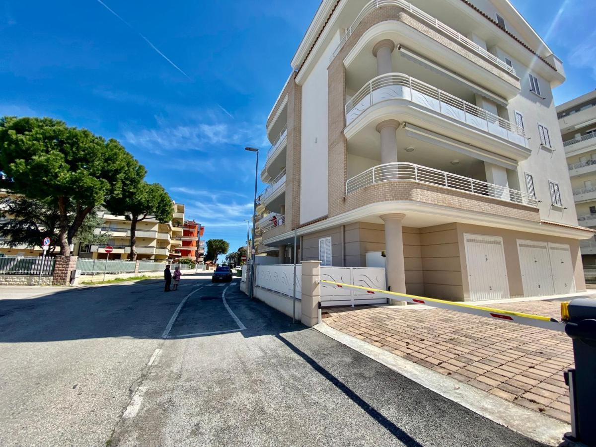 אלבה אדריאטיקה Appartamento Al Mare Con Giardino, Spiaggia E Piscina מראה חיצוני תמונה