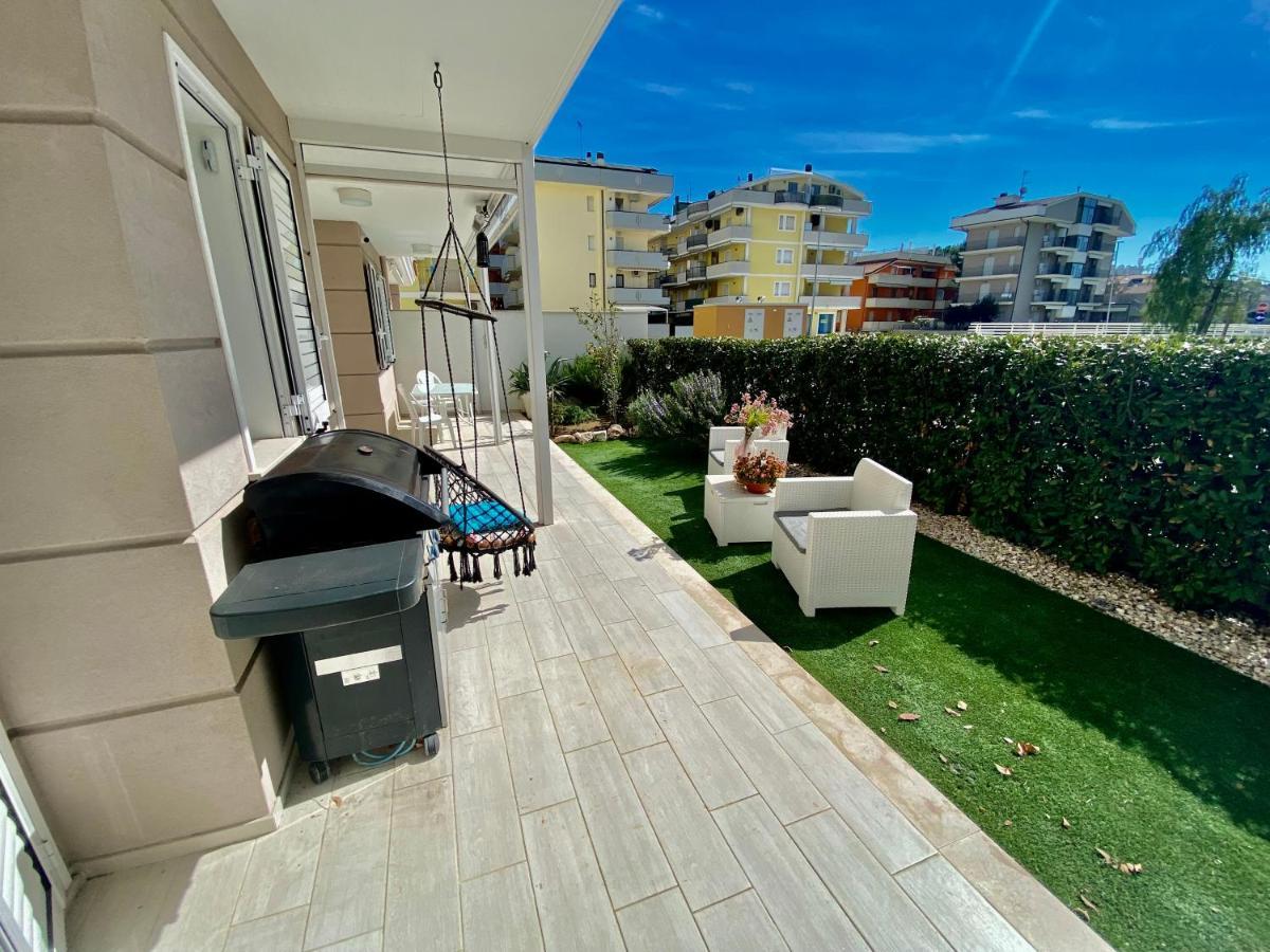 אלבה אדריאטיקה Appartamento Al Mare Con Giardino, Spiaggia E Piscina מראה חיצוני תמונה