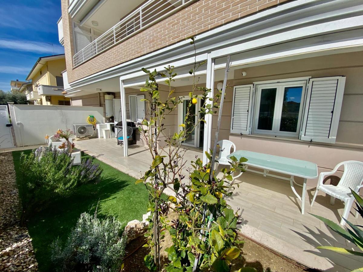 אלבה אדריאטיקה Appartamento Al Mare Con Giardino, Spiaggia E Piscina מראה חיצוני תמונה