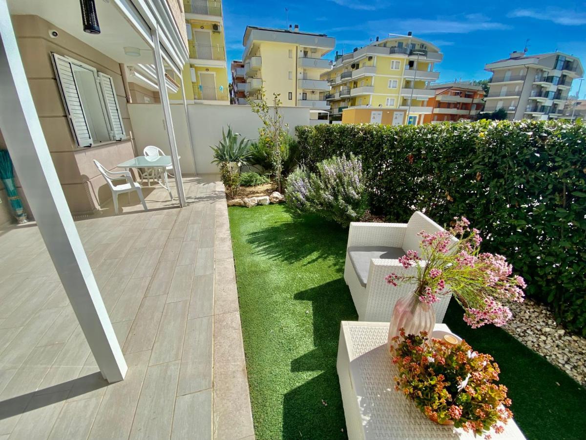 אלבה אדריאטיקה Appartamento Al Mare Con Giardino, Spiaggia E Piscina מראה חיצוני תמונה